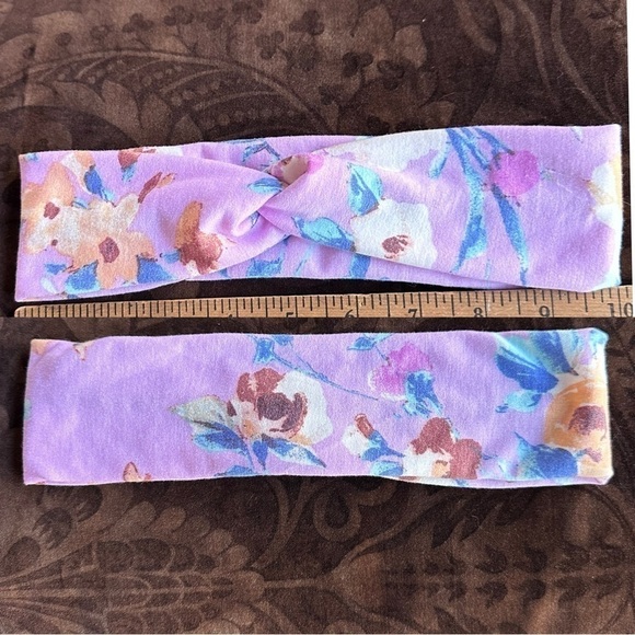 Handmade flower twist headband - Picture 6 of 6